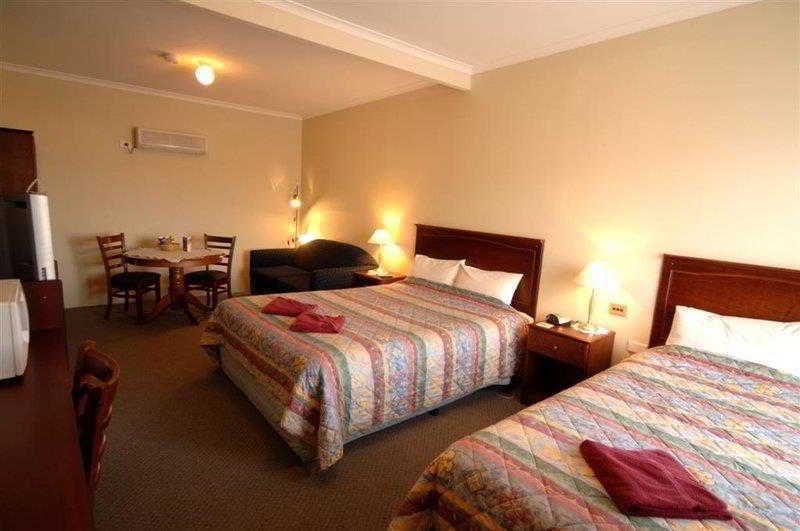 Oasis Motor Inn Broken Hill Room photo